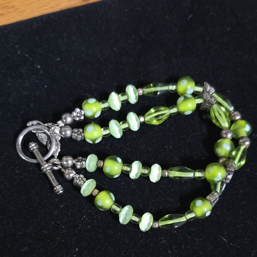 Green Glass Beaded Bracelet with Silver Accents